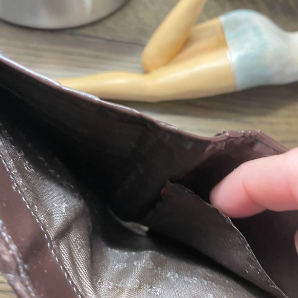 Authentic Burberry plaid wallet; bi-fold wallet - Picture 4 of 5